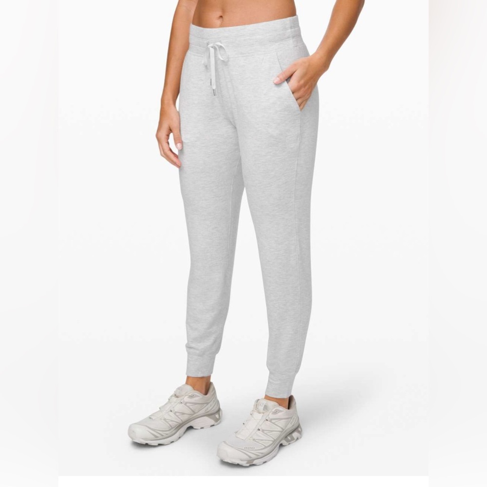 Women's Lululemon light Gray Jogger Pants 6